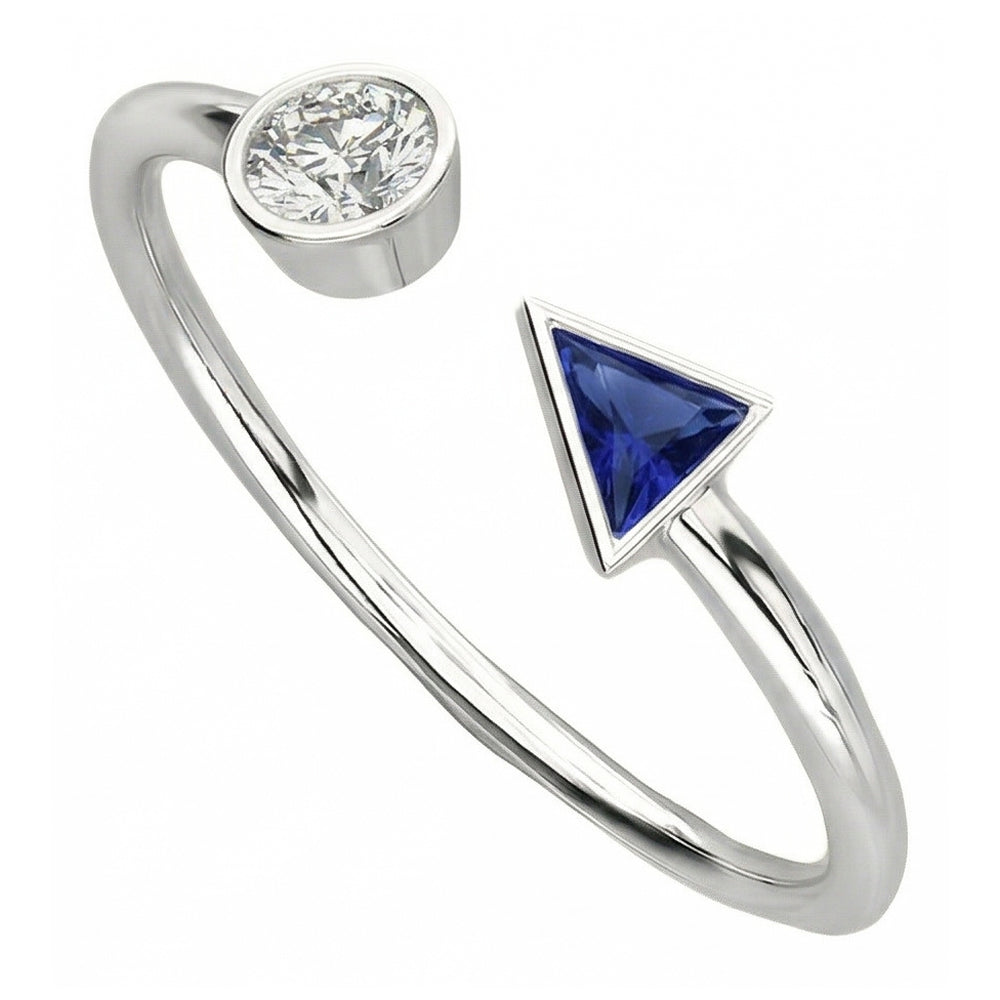 Anello con zaffiro incastonato su castone con diamanti tondi e trilioni di Toi et Moi 1 carato