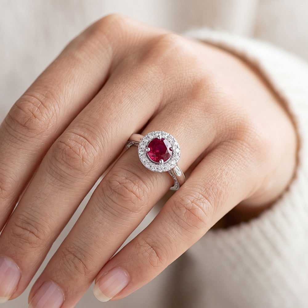 Anello con zaffiro rosso a taglio rotondo da 1,5 ct. Oro bianco
