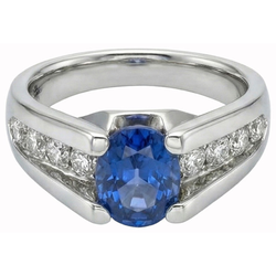Anello con zaffiro tondo dello Sri Lanka da 2,50 carati e diamante in oro bianco 14K