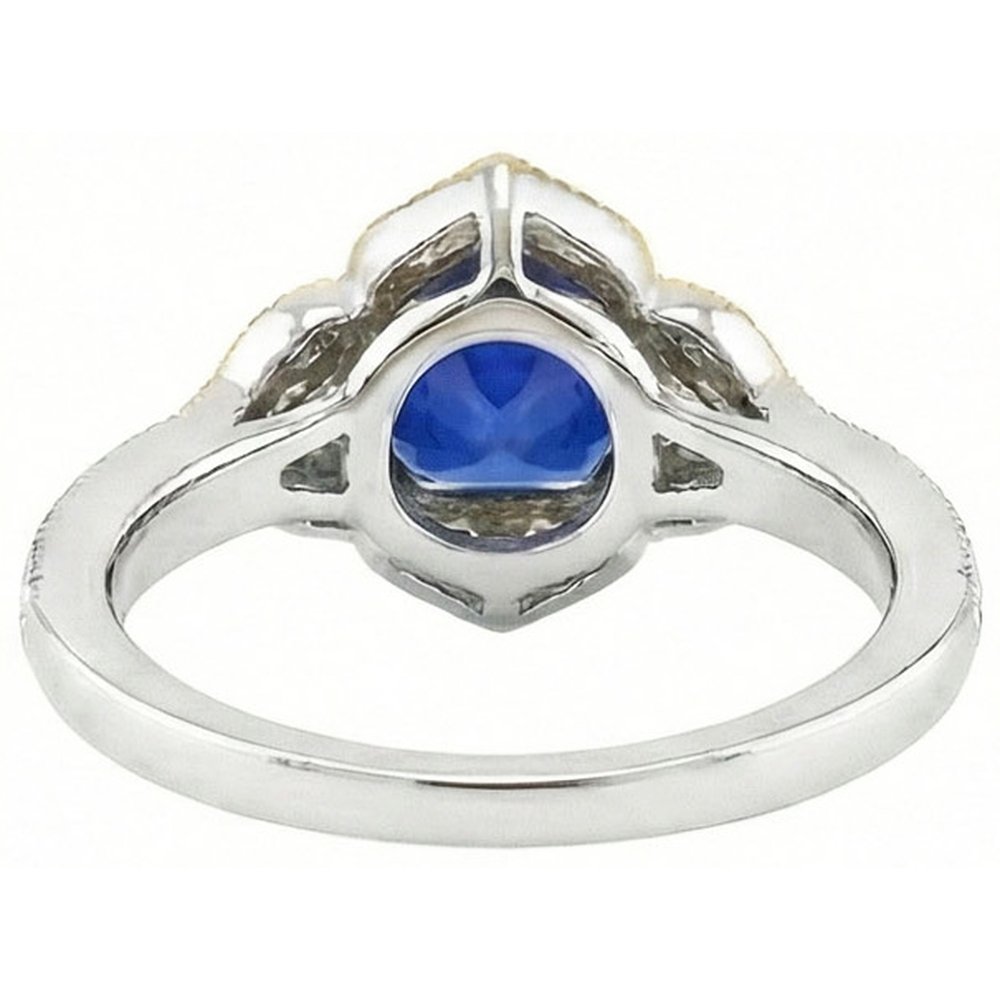 Anello cuscino con zaffiro dello Sri Lanka e diamanti 5,65 ct. Oro bicolore