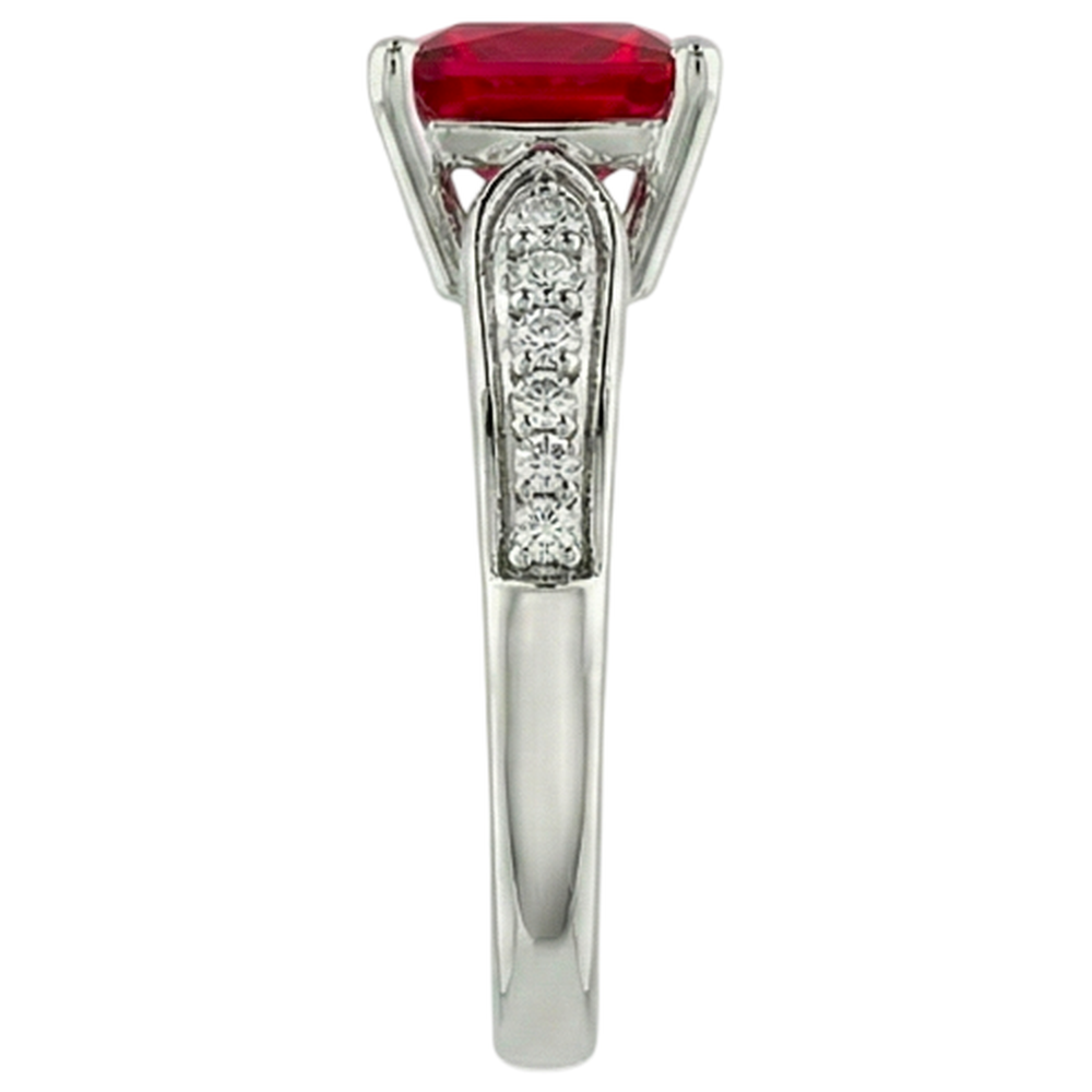 Anello da 4.40 carati con rubino rosso principessa e diamanti scintillanti in oro 14K