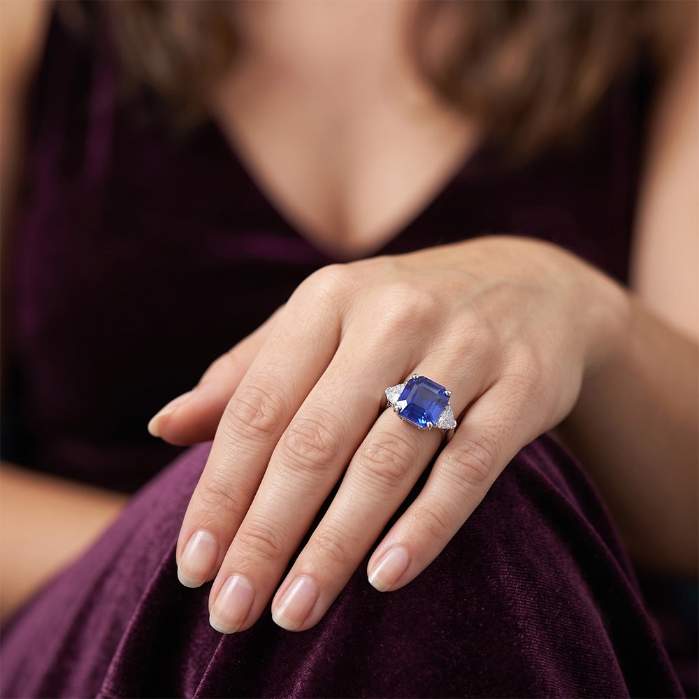 Anello da donna 3 pietre con zaffiro Asscher Ceylon e diamanti 4.50 carati