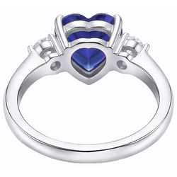 Anello da donna con 3 pietre cuore zaffiro di Ceylon e diamanti rotondi 2.50 carati