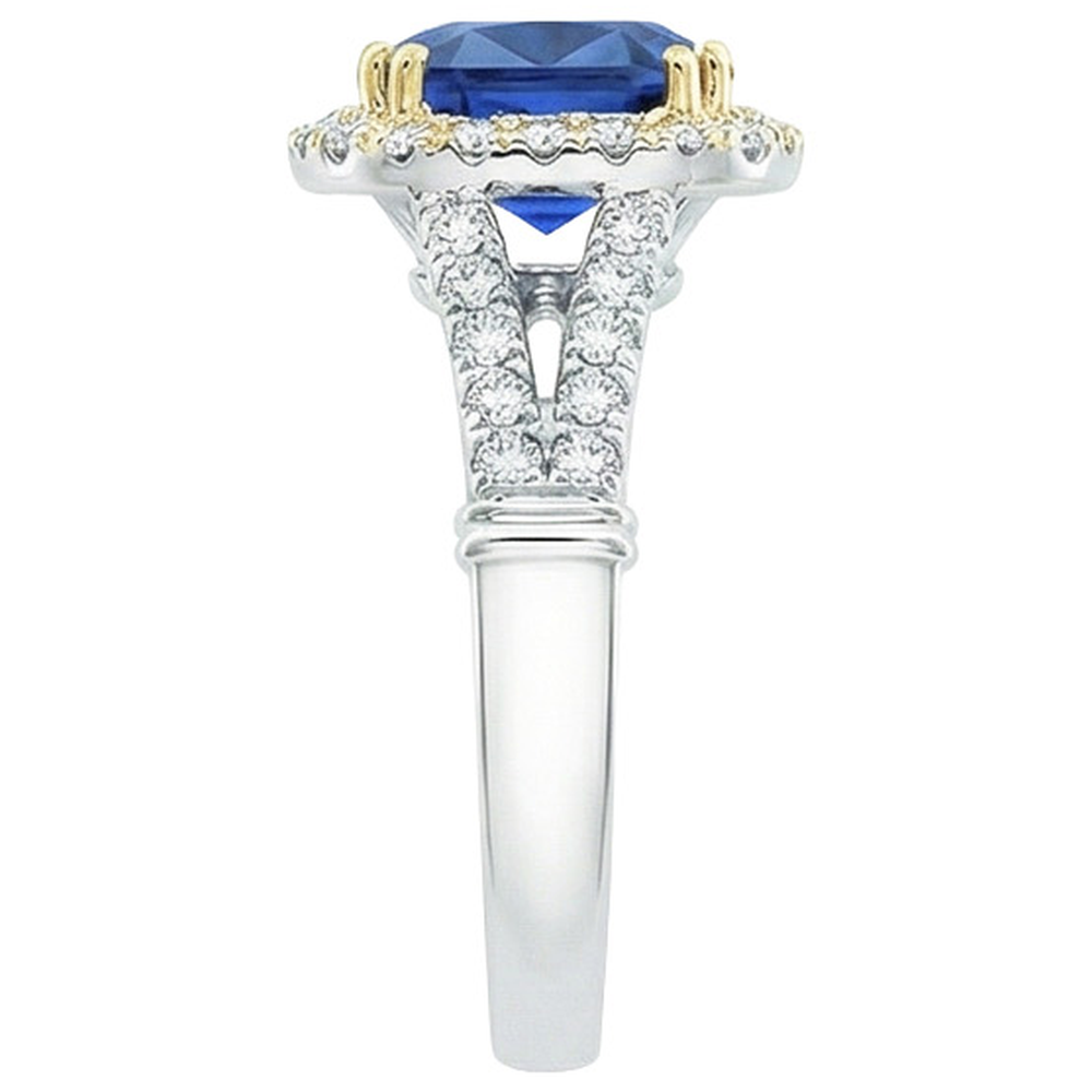 Anello da donna con diamante bicolore. cuscino. zaffiro blu. oro 14 carati. 3.25 carati