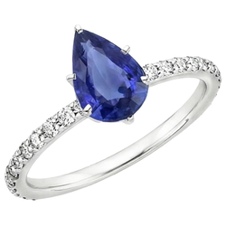 Anello da donna con pietre preziose. zaffiro blu e diamanti. gioielli in oro 5.25 carati