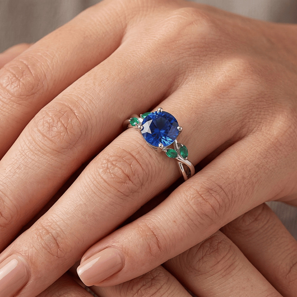 Anello da donna con zaffiro blu naturale e smeraldi 3 carati