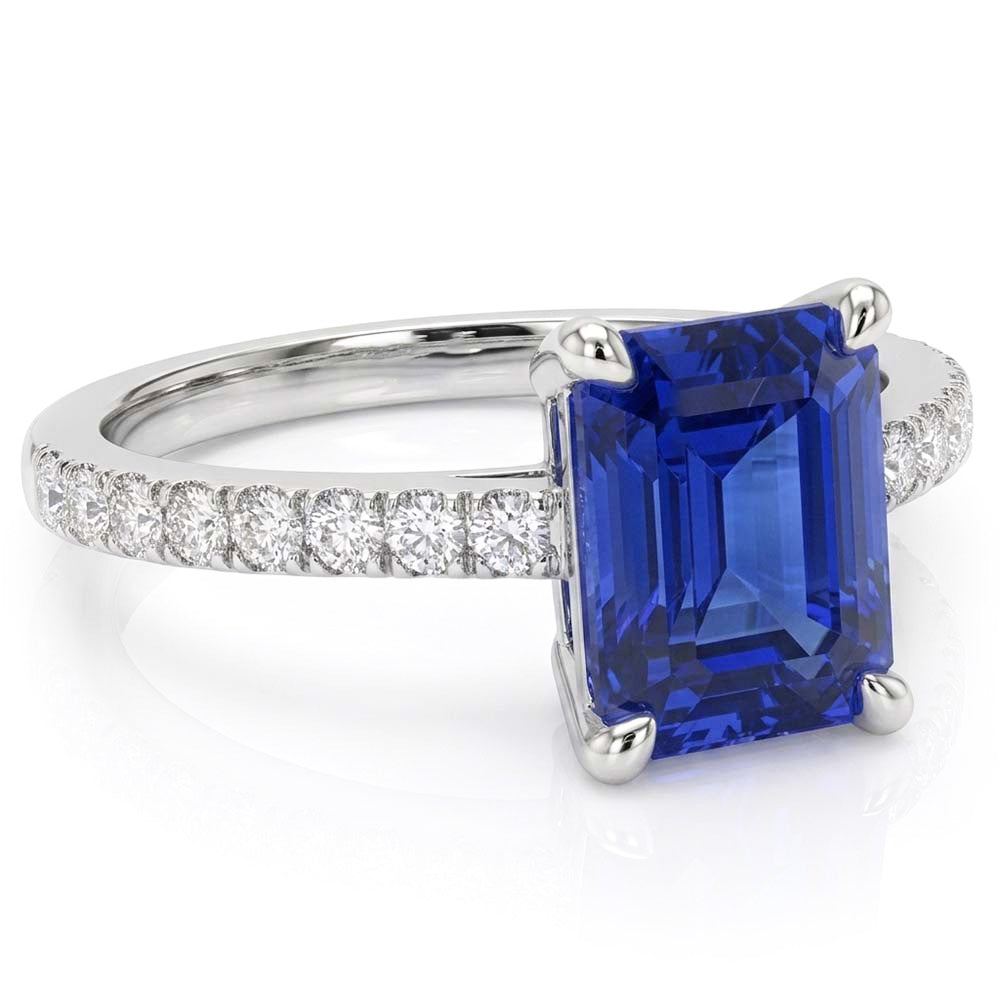 Anello da donna con zaffiro smeraldo 3 carati e pavé di diamanti in oro bianco 14k