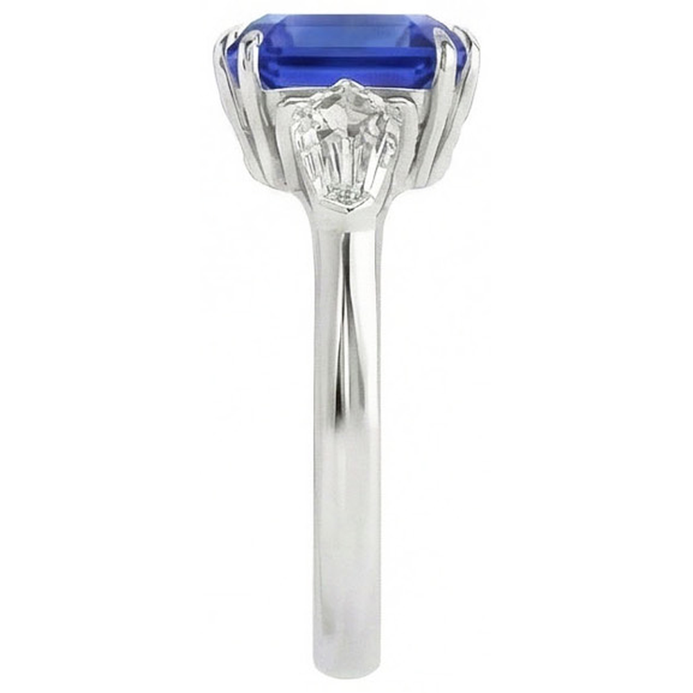 Anello da donna con zaffiro taglio Asscher 2.50 carati con diamanti baguette affusolati