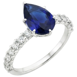 Anello da donna in oro con pietre preziose. zaffiro blu e diamanti 7.25 carati