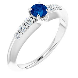 Anello di diamanti tondi a quattro punte da 1,50 carati con zaffiro blu e oro bianco 14K