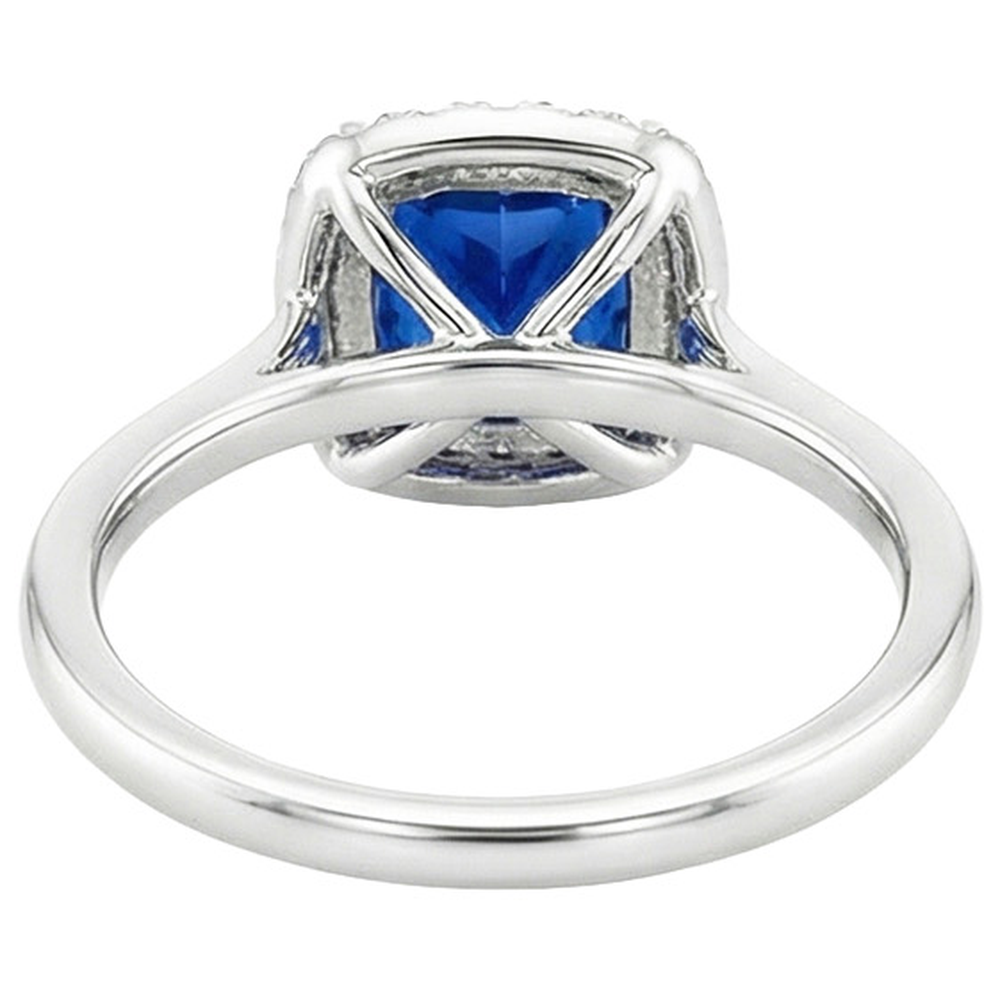 Anello di fidanzamento Halo con zaffiro blu da 2,75 carati e diamante incastonato in oro
