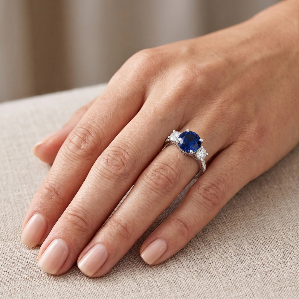 Anello di fidanzamento con 3 pietre stile diamante zaffiro rotondo 4.50 carati