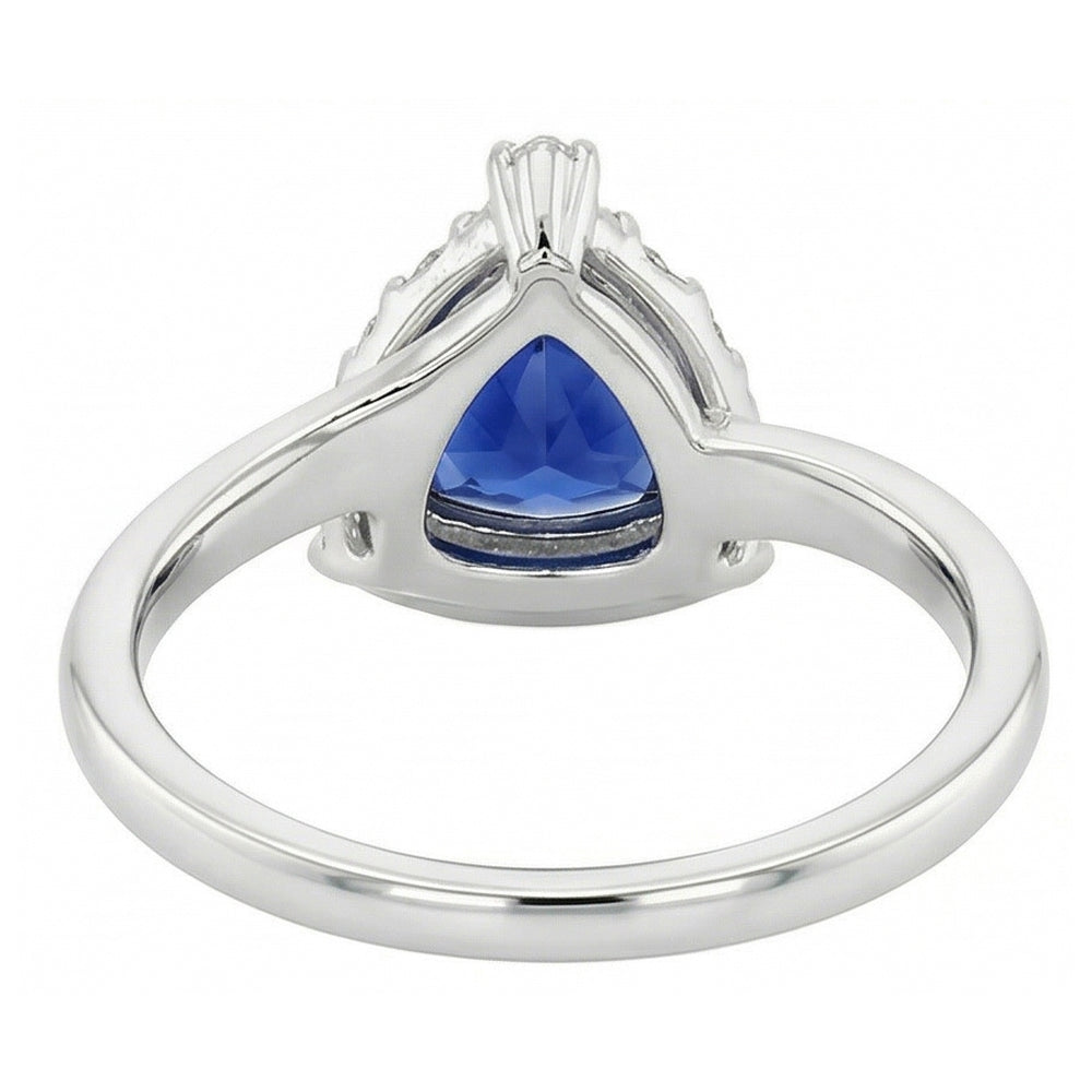 Anello di fidanzamento con diamante Halo Trillion 2 carati zaffiro blu intenso con oro bianco 14K