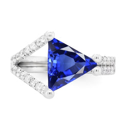 Anello di fidanzamento con diamante trilioni di zaffiro gambo diviso 3 carati
