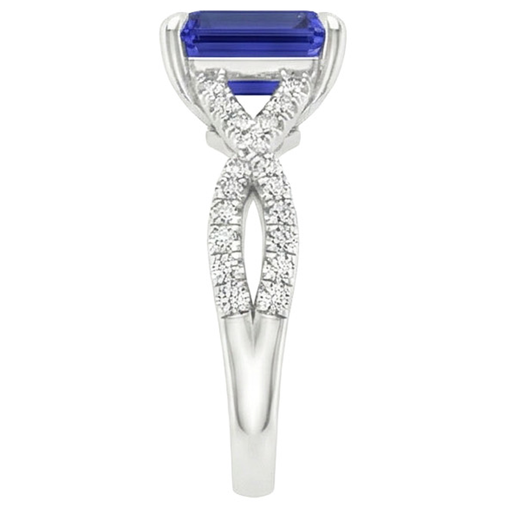Anello di fidanzamento con pavé. zaffiro blu smeraldo e diamante 4 carati