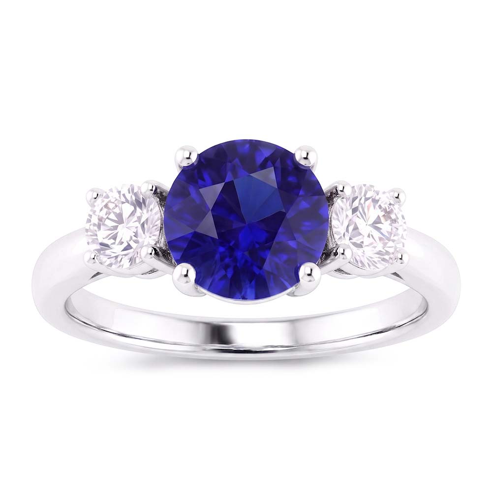 Anello di fidanzamento con tre pietre. zaffiro blu rotondo. 2.50 carati. diamanti