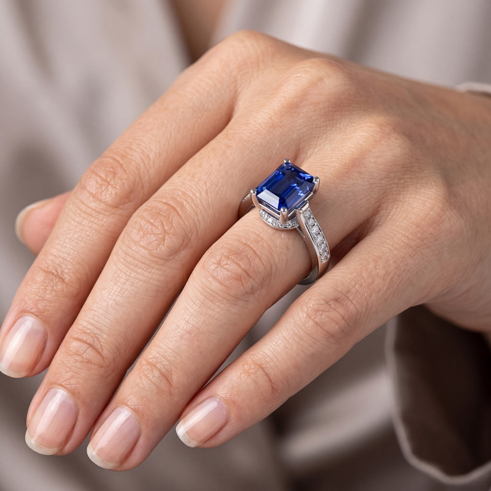 Anello di fidanzamento da donna con montatura a cattedrale di zaffiro smeraldo da 2,50 carati