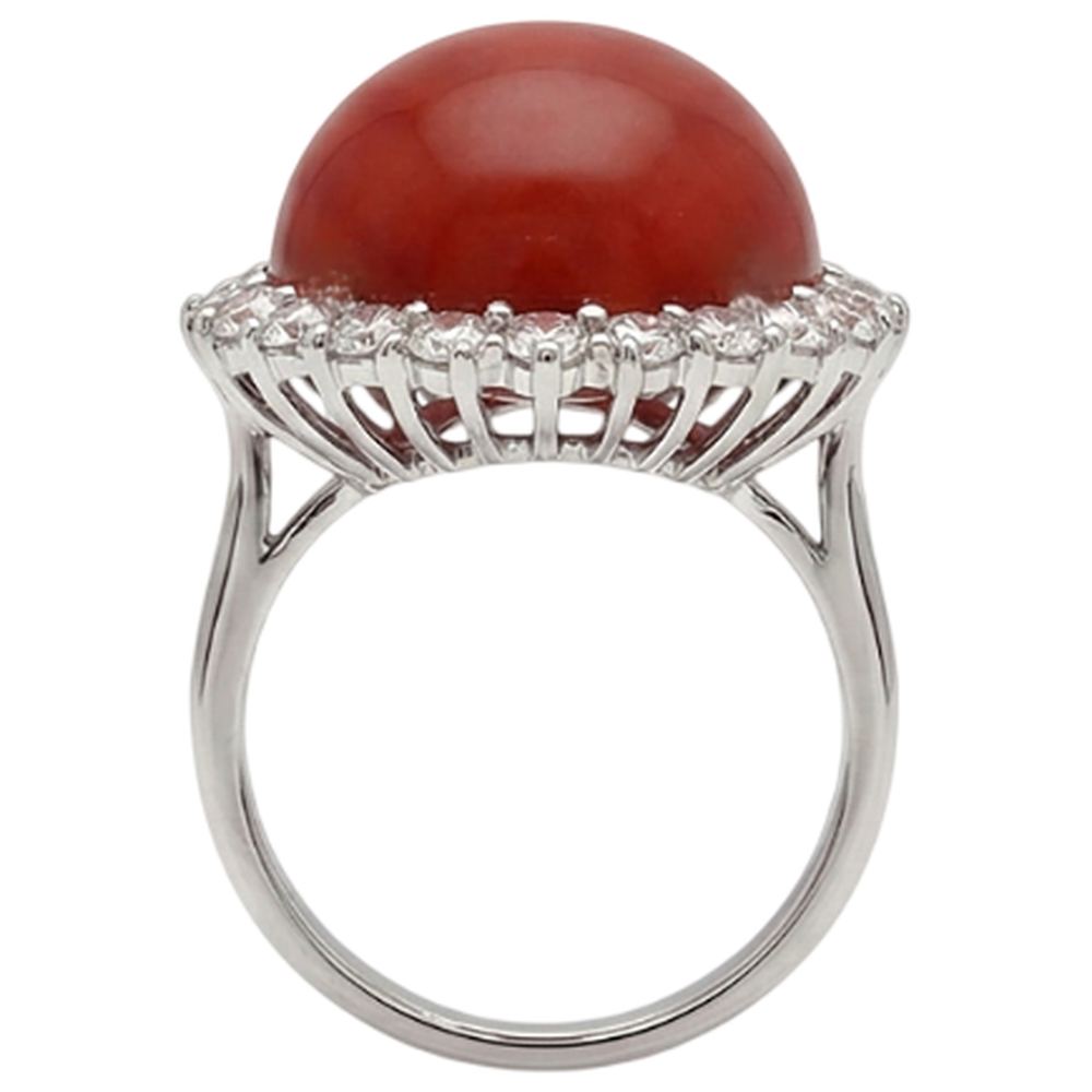 Anello di fidanzamento in oro bianco 14k con corallo rosso grande e diamanti da 15.25 ct