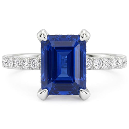 Anello di fidanzamento in oro con zaffiro blu smeraldo e pavé di diamanti 2.50 carati