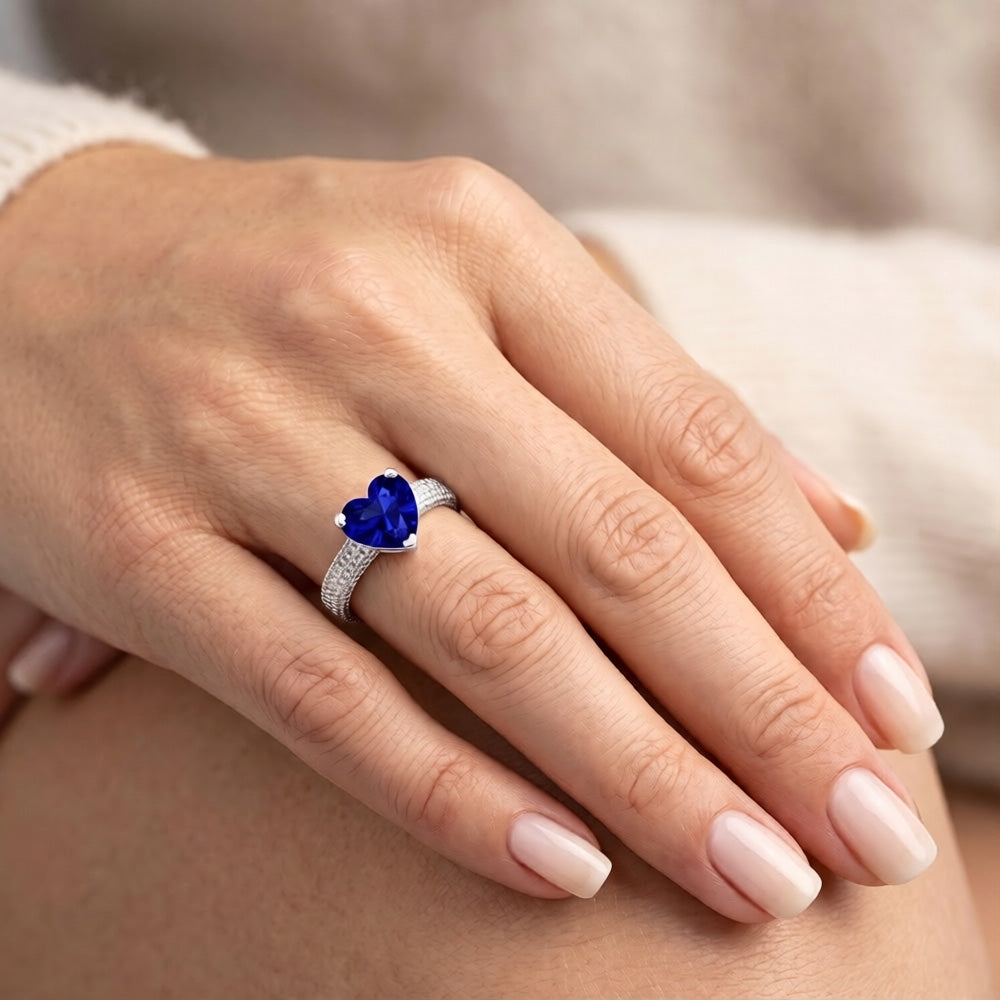 Anello di fidanzamento in stile antico con diamante a cuore blu zaffiro da 1,75 carati in oro bianco 14K