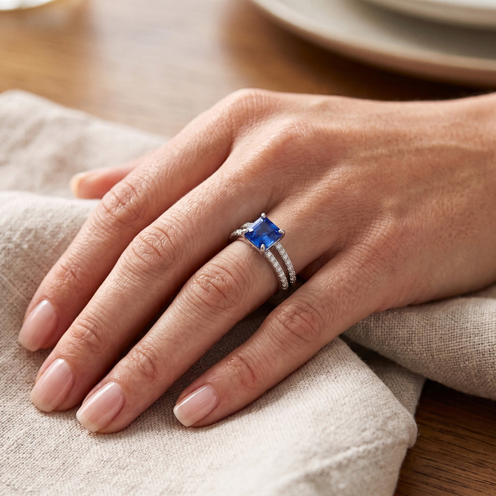 Anello di fidanzamento in zaffiro blu con taglio Asscher in oro bianco 14K 3 carati