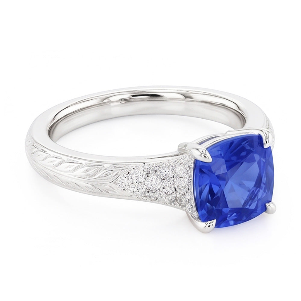 Anello di gioielli con pietre preziose in stile antico Cuscino con zaffiro blu 2 carati