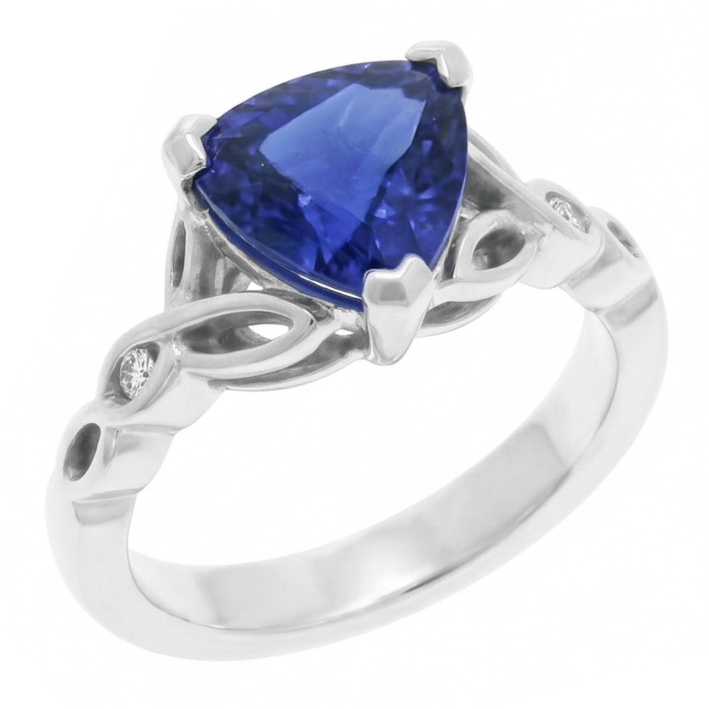 Anello in oro 14K con tre pietre trilioni di zaffiri blu 1.75 carati di diamanti