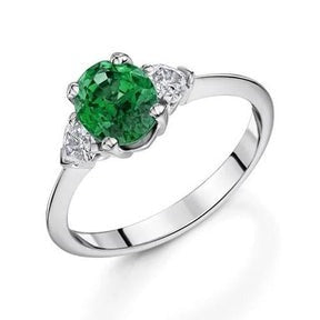 Anello in oro bianco 14 carati con tre pietre di Verde smeraldo e diamanti da 6 carati