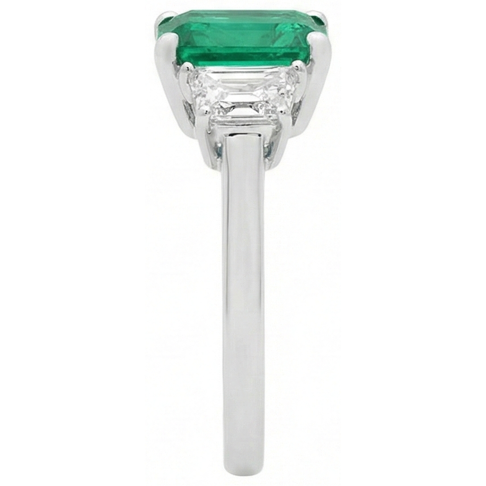 Anello in oro bianco 14K con 3 pietre di smeraldo verde e diamanti da 2.50 carati