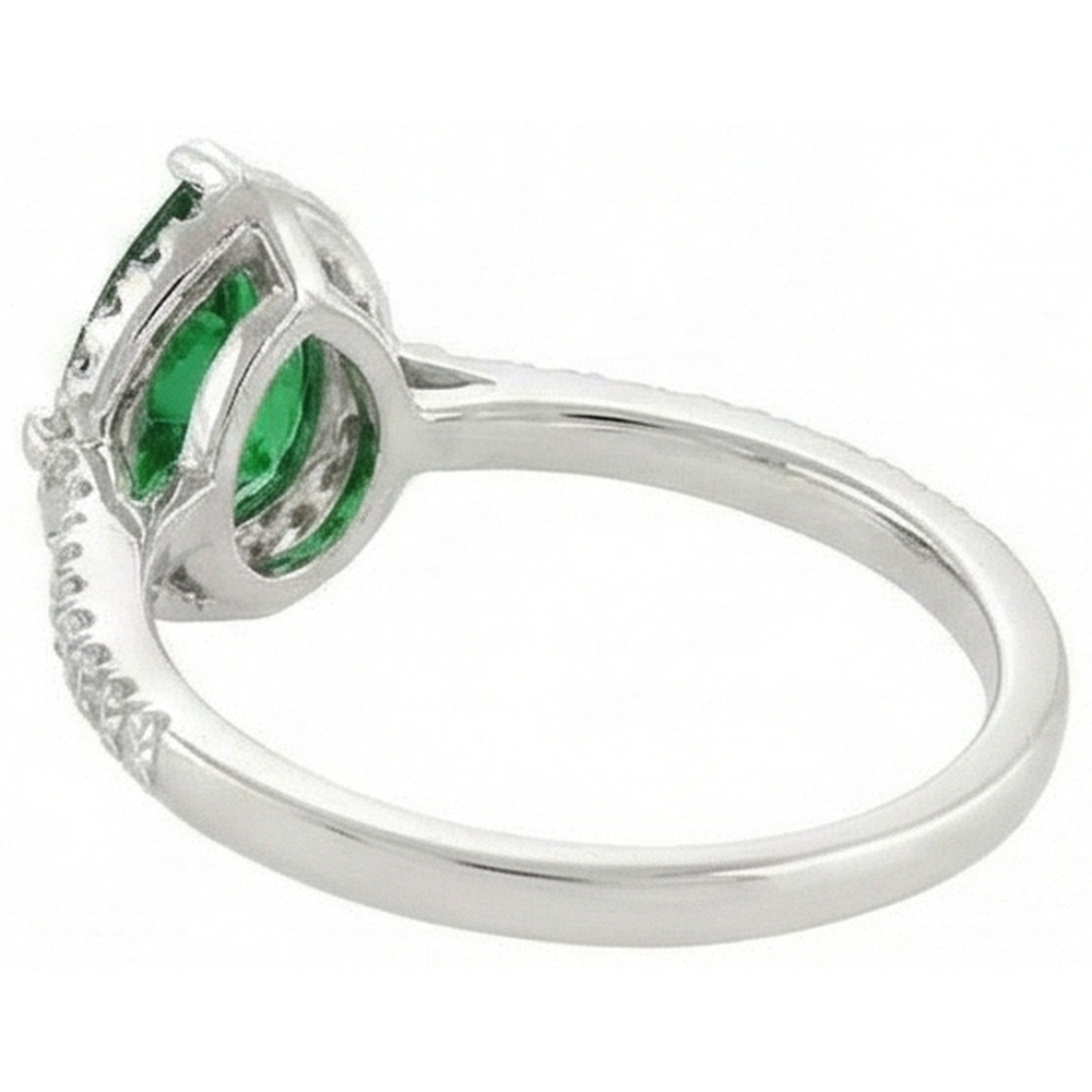 Anello in oro bianco 14K con smeraldo verde di 4,50 carati con diamanti
