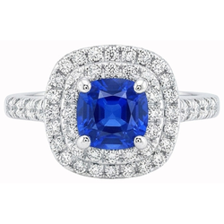 Anello in oro bianco 14K con zaffiro a cuscino blu da 2 ct e diamante rotondo aureola