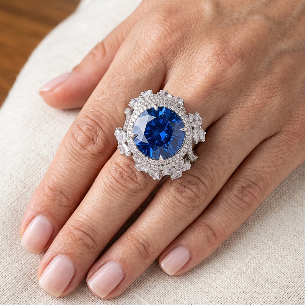 Anello in oro bianco 14K con zaffiro blu taglio pera e diamanti 9.50 carati