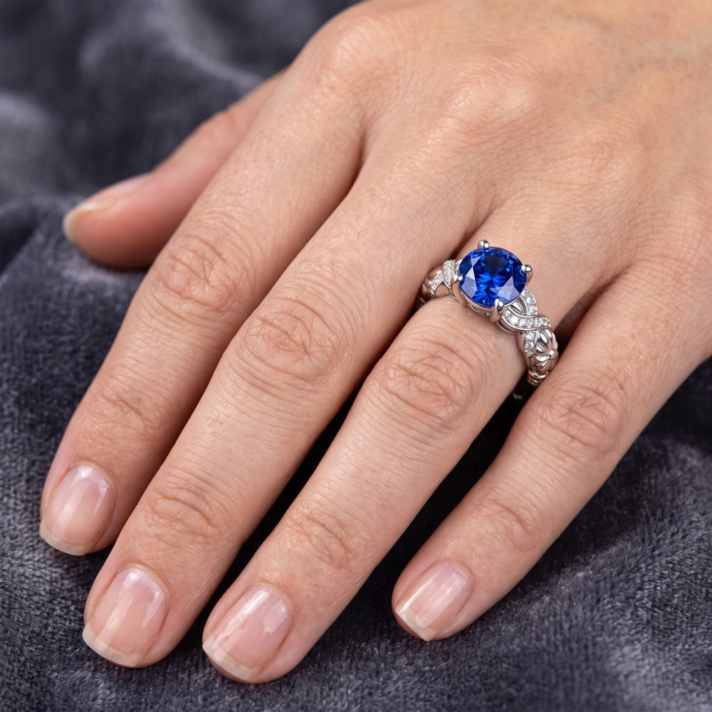 Anello in oro bianco 14K con zaffiro di Ceylon a taglio rotondo da 1,90 ct e diamanti