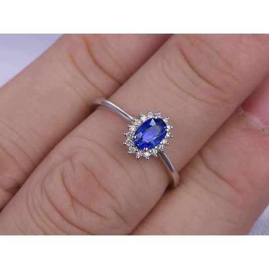 Anello in oro bianco 14 carati con zaffiro di Ceylon e diamanti a taglio ovale da 2 ct - harrychadent.it