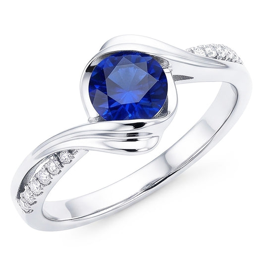 Anello in oro bianco 14K e diamanti con zaffiro tondo. 1,50 carati. stelo intrecciato