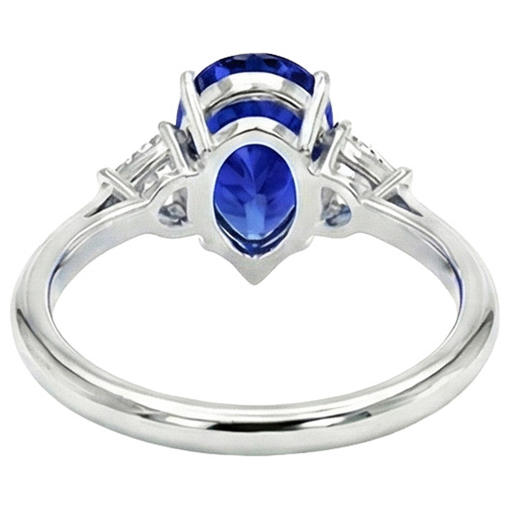Anello in oro bianco con 3 pietre Zaffiro blu e trilioni di diamanti 2.25 carati