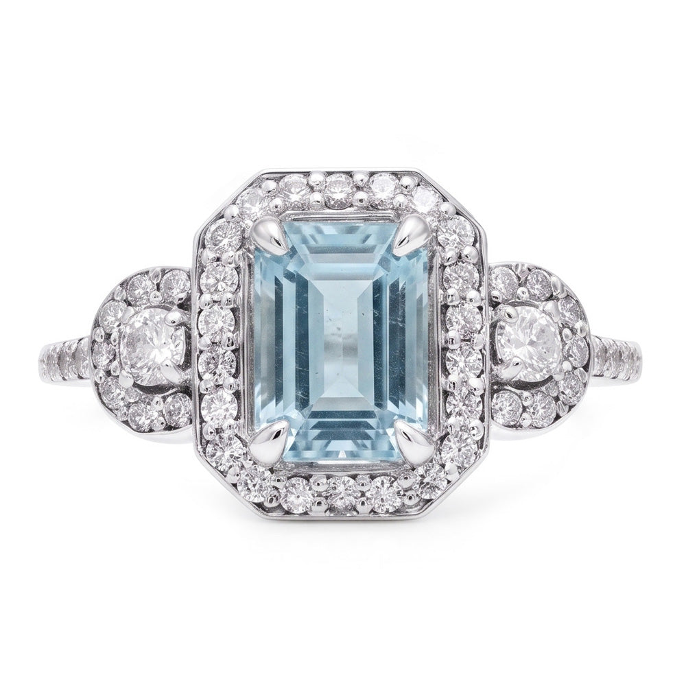 Anello in oro bianco con acquamarina taglio smeraldo da 6.25 ct e piccoli diamanti