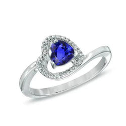 Anello in oro bianco con cuore e diamanti rotondi dello Sri Lanka da 1,85 ct.