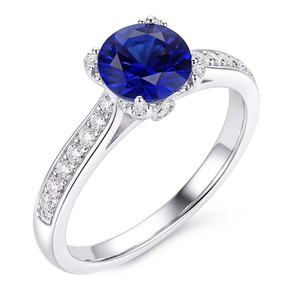 Anello in oro bianco con diamante zaffiro blu intenso con accenti 2.50 carati