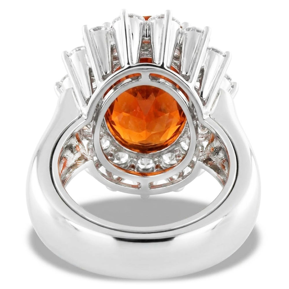Anello in oro bianco con granato mandarino ovale da 13 ct con diamanti rotondi