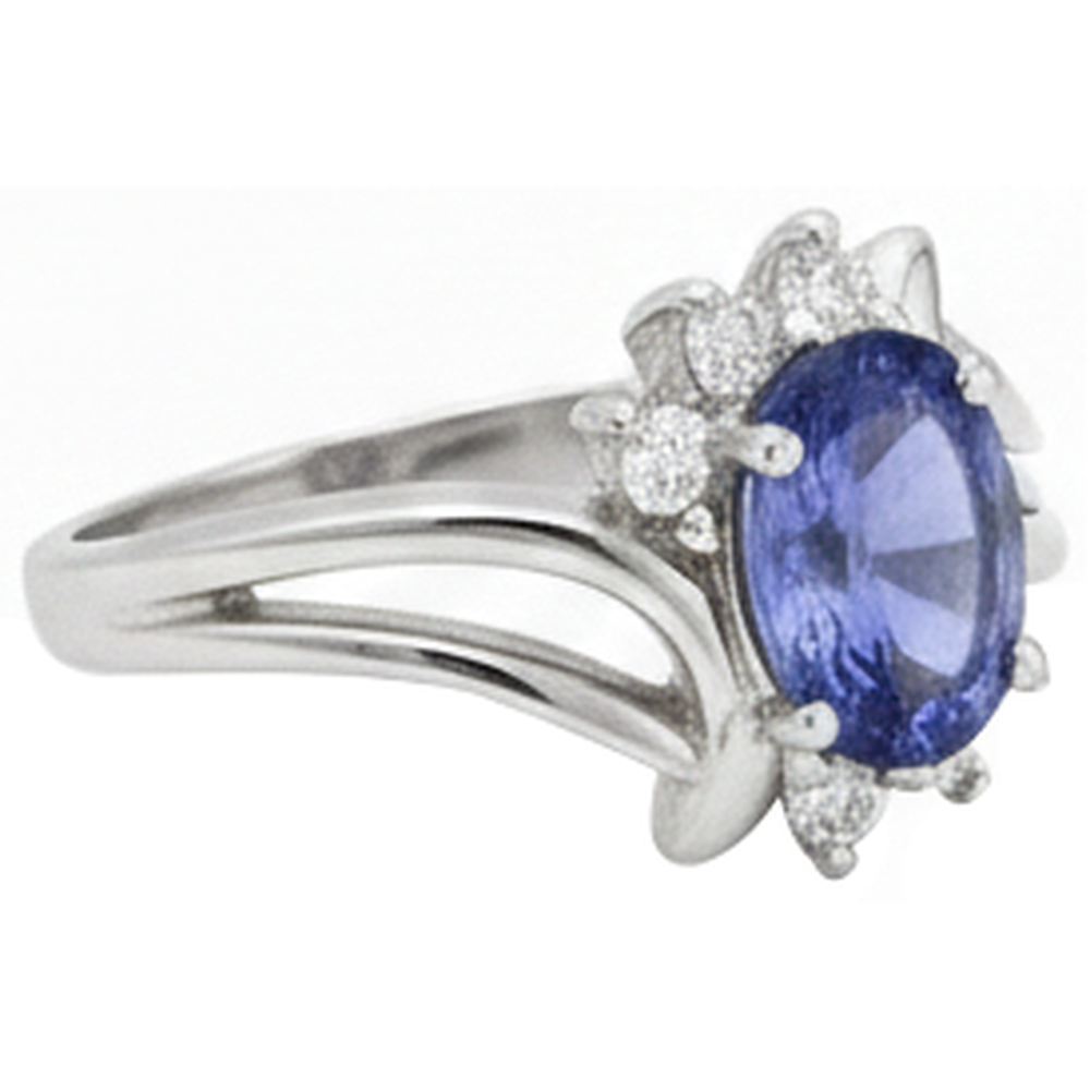 Anello in oro bianco con tanzanite ovale stile antico e diamanti 2.05 carati