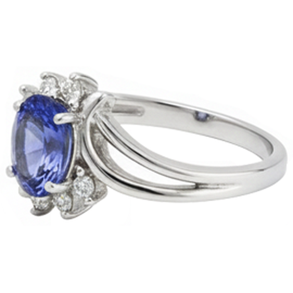 Anello in oro bianco con tanzanite ovale stile antico e diamanti 2.05 carati