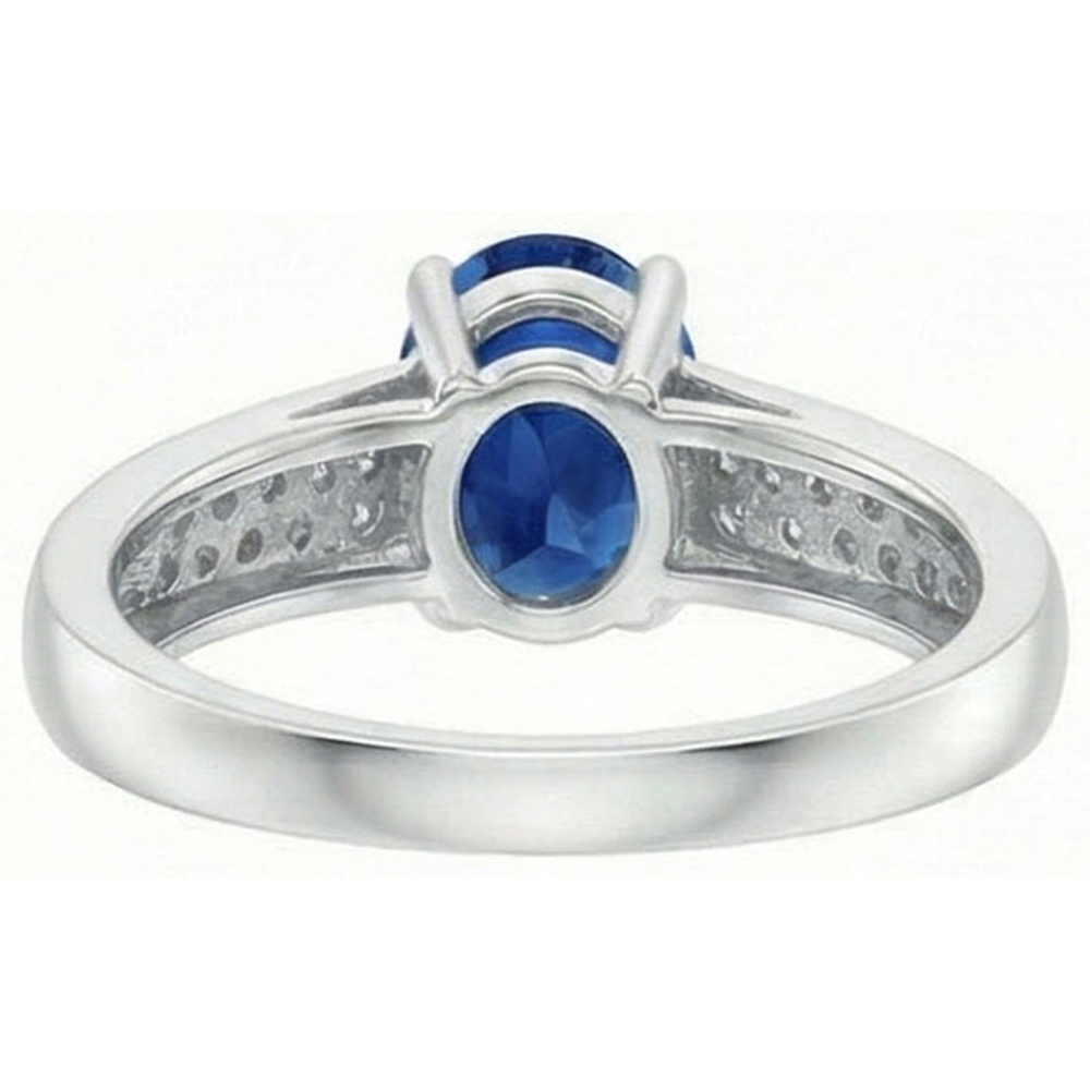 Anello in oro bianco con zaffiro blu dello Sri Lanka e diamanti rotondi 4.40 carati