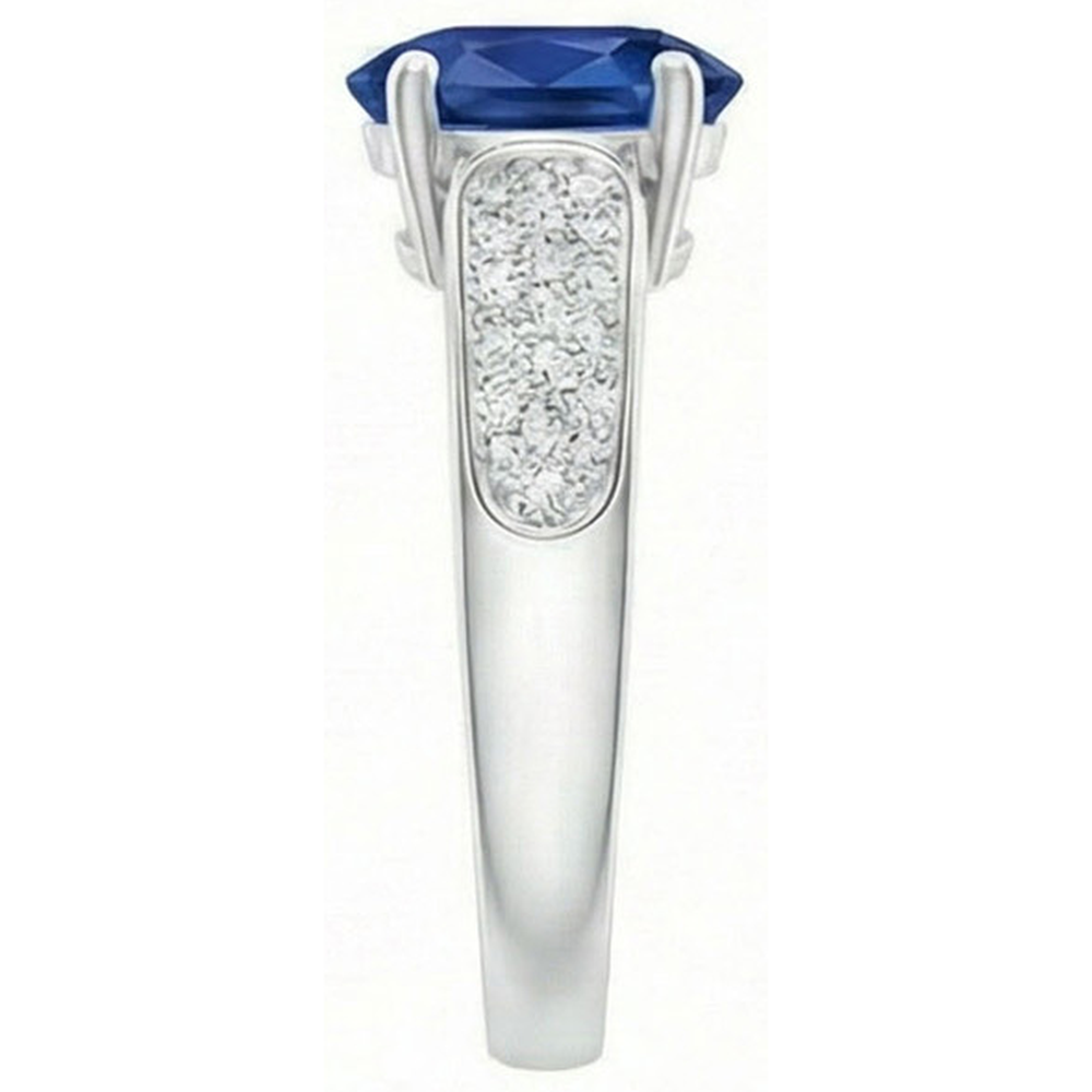 Anello in oro bianco con zaffiro blu dello Sri Lanka e diamanti rotondi 4.40 carati