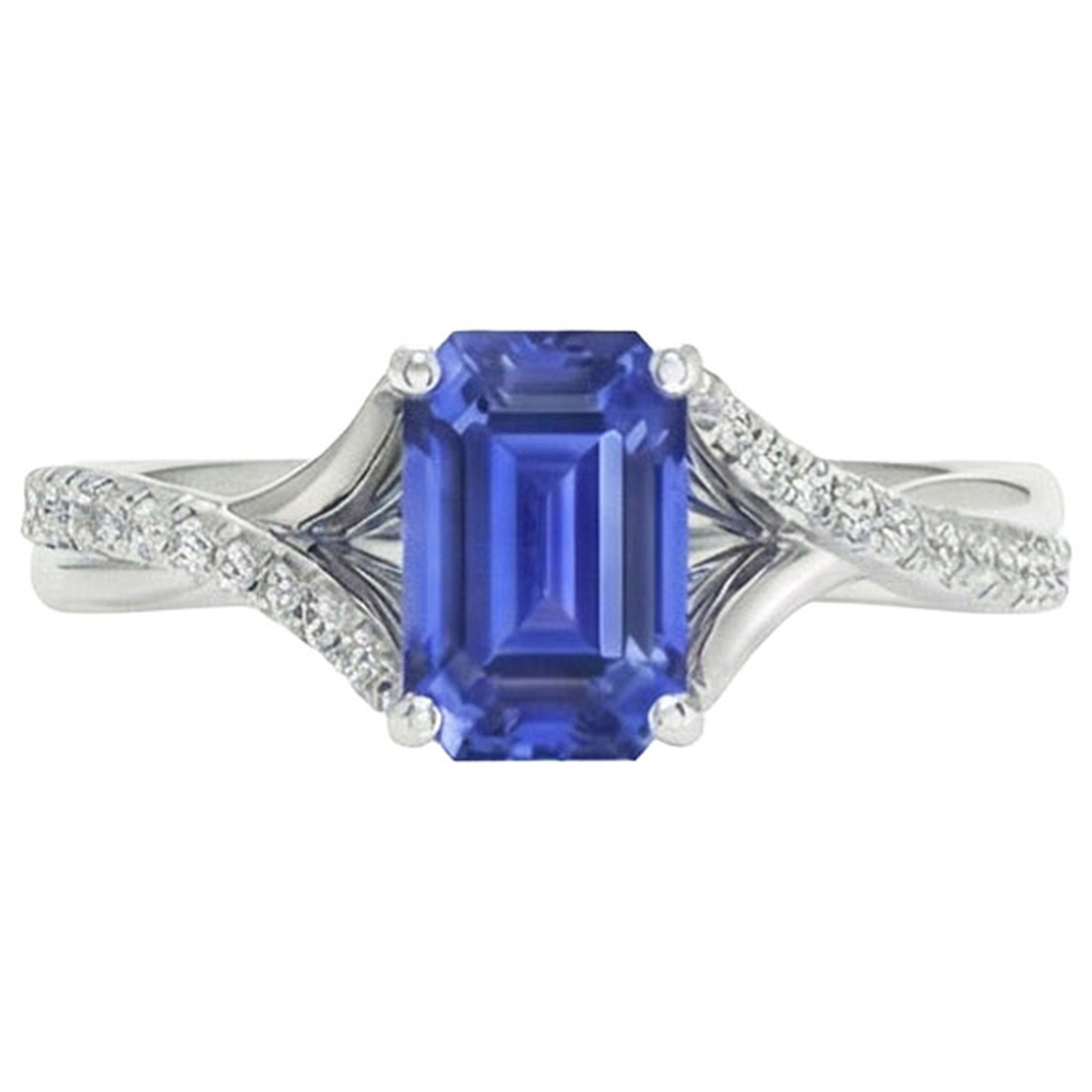 Anello in oro bianco con zaffiro dello Sri Lanka taglio smeraldo e diamante 5.25 carati