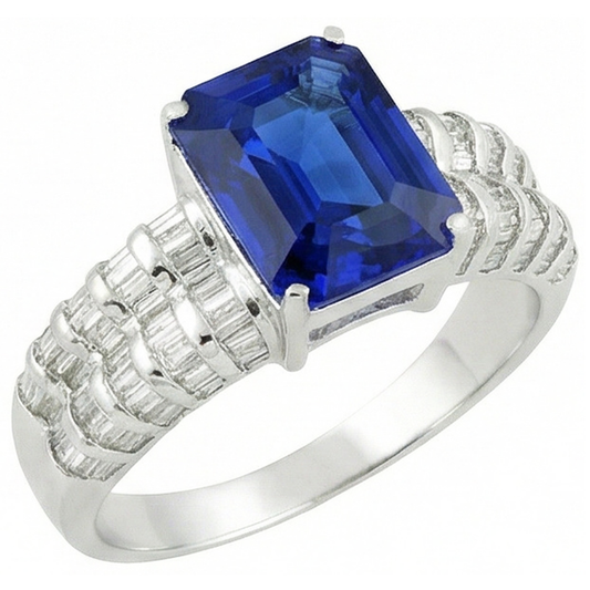 Anello in oro bianco con zaffiro di Ceylon da 7,50 ct, smeraldo e diamanti baguette