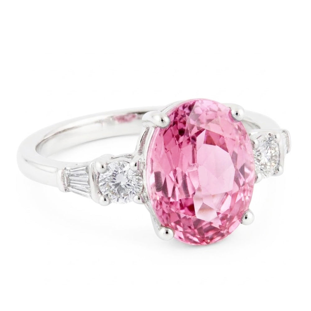 Anello in oro con kunzite rosa taglio ovale e diamante 16,25 carati