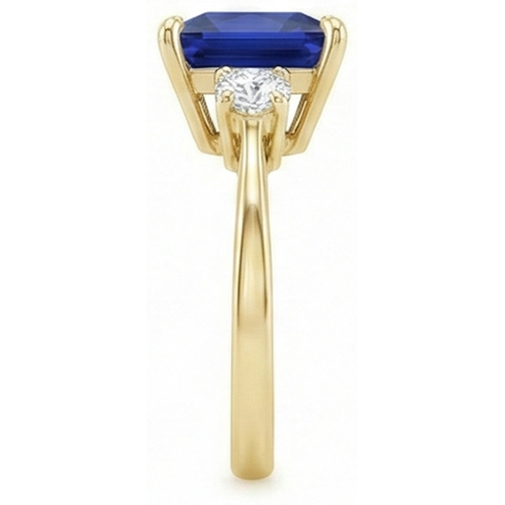 Anello in oro giallo con 3 pietre. zaffiro blu principessa e diamanti 5.25 carati