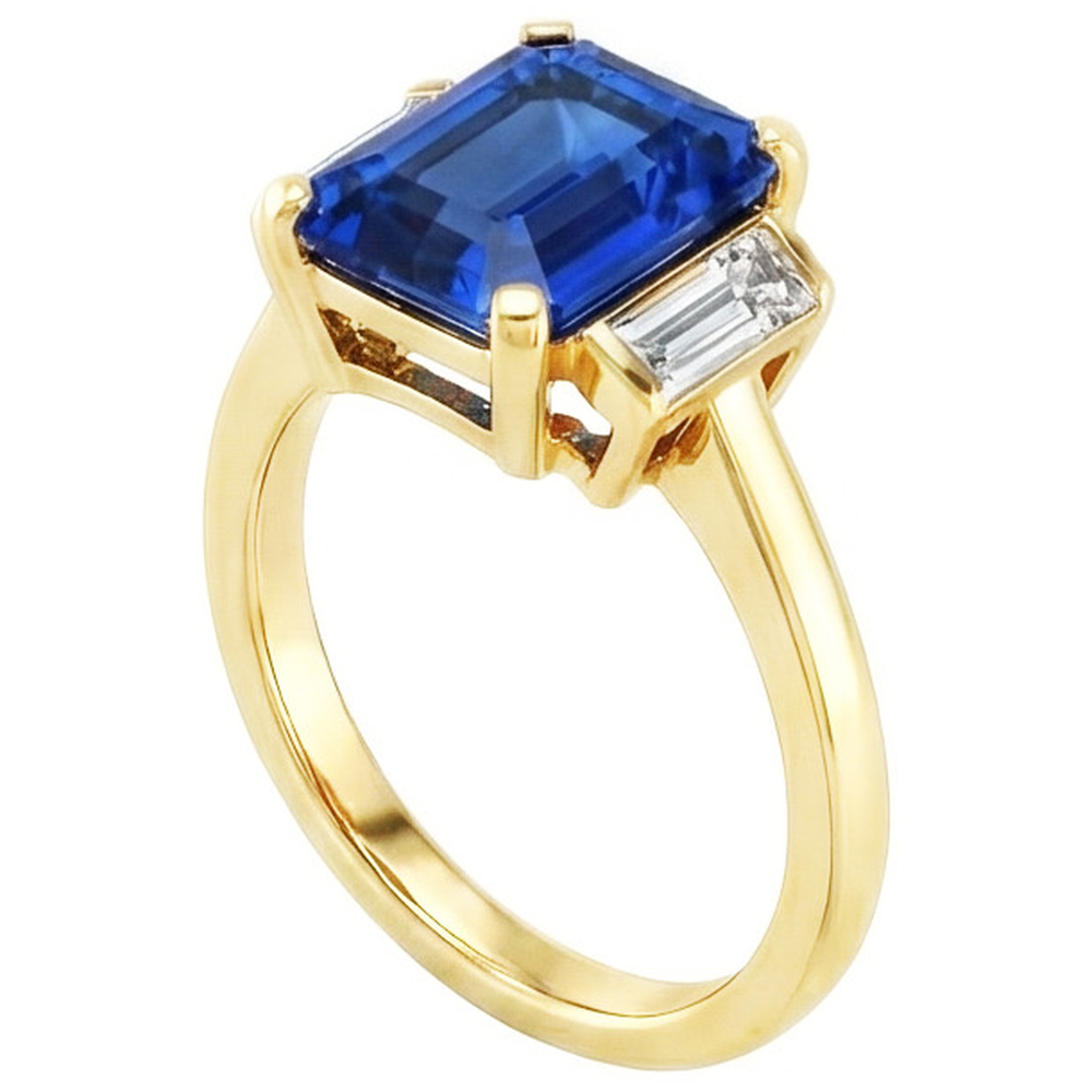 Anello in oro giallo con pietre preziose e smeraldo. diamanti baguette. 5 carati. 3 pietre