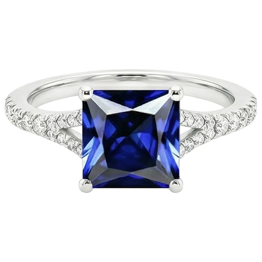 Anello in pietra preziosa solitario taglio principessa con accenti di diamanti pavé 6 carati